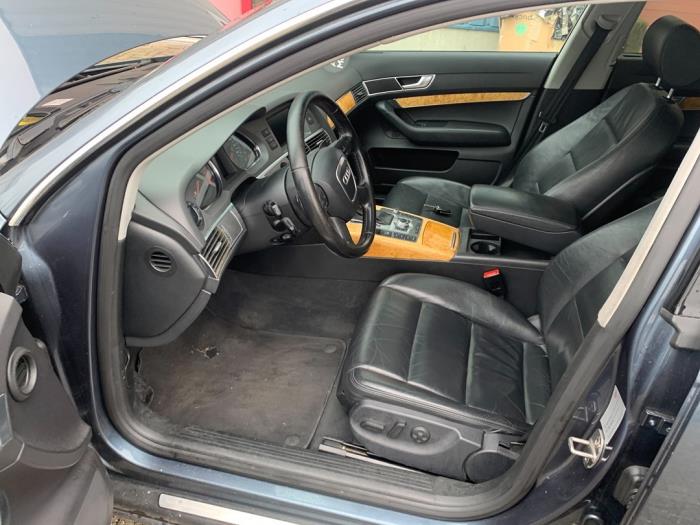 Audi A6 Avant 4.2 V8 40V Quattro Schadevoertuig (2005, Blauw)