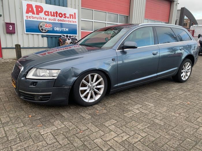 Audi A6 Avant 4.2 V8 40V Quattro Schadevoertuig (2005, Blauw)