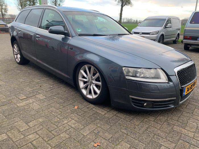 Audi A6 Avant 4.2 V8 40V Quattro Schadevoertuig (2005, Blauw)