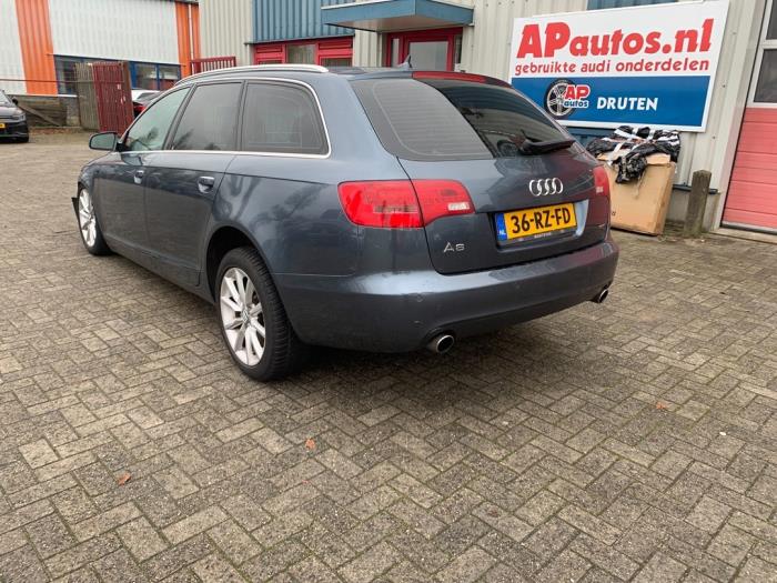 Audi A6 Avant 4.2 V8 40V Quattro Schadevoertuig (2005, Blauw)