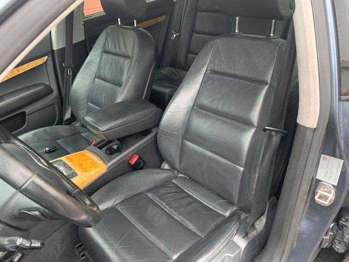 Audi A6 Avant 4.2 V8 40V Quattro Schadevoertuig (2005, Blauw)
