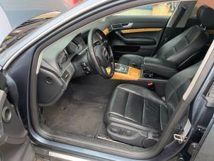 Audi A6 Avant 4.2 V8 40V Quattro Schadevoertuig (2005, Blauw)