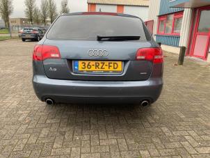 Audi A6 Avant 4.2 V8 40V Quattro Schadevoertuig (2005, Blauw)