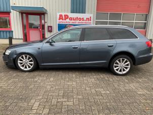 Audi A6 Avant 4.2 V8 40V Quattro Schadevoertuig (2005, Blauw)