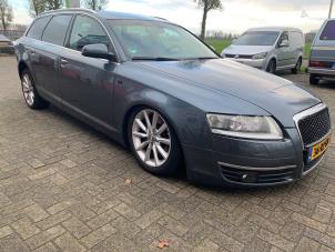Audi A6 Avant 4.2 V8 40V Quattro Schadevoertuig (2005, Blauw)