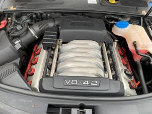 Audi A6 Avant 4.2 V8 40V Quattro Schadevoertuig (2005, Blauw)