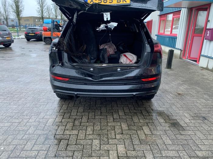 Audi e-tron 55 quattro Sloopvoertuig (2020, Zwart)