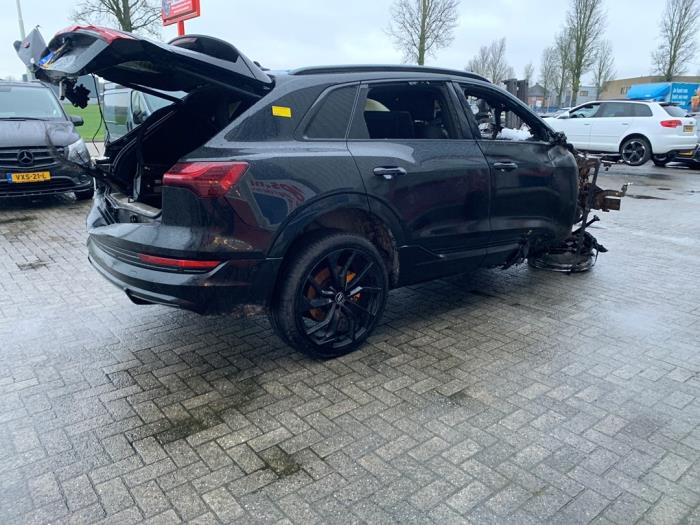 Audi e-tron 55 quattro Sloopvoertuig (2020, Zwart)