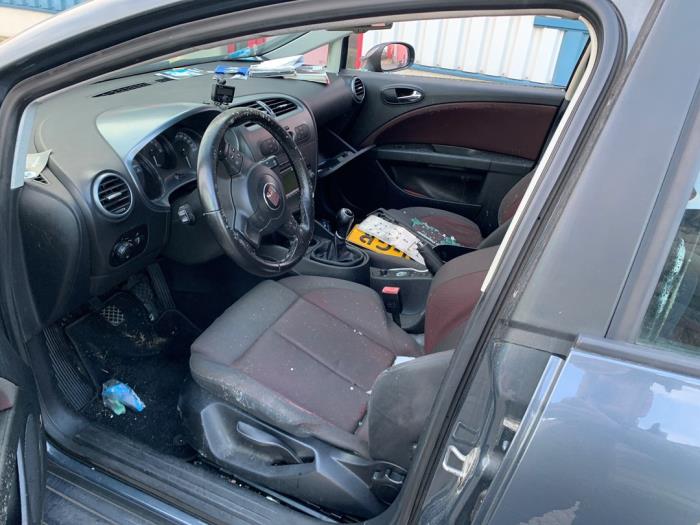 Seat Leon 2.0 FSI 16V Sloopvoertuig (2006, Grijs)