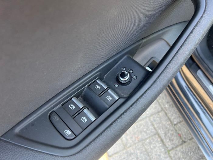 Audi A4 Avant 2.0 40 TFSI Mild Hybrid 16V Sloopvoertuig (2020, Grijs)