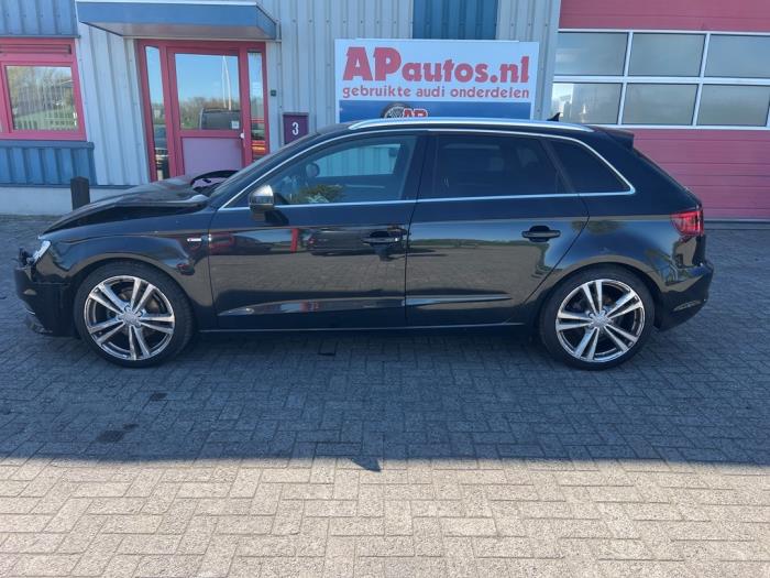 Audi A3 Sportback 1.6 TDI 16V Sloopvoertuig (2013, Zwart)