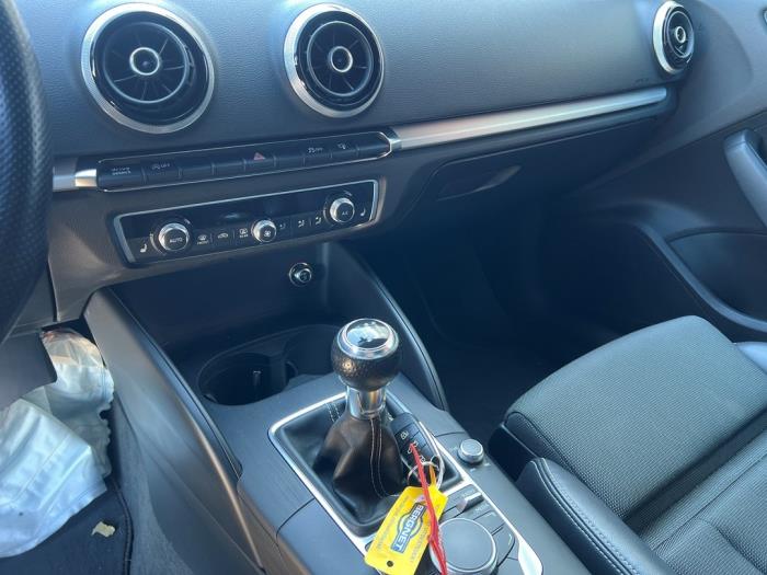 Audi A3 Sportback 1.6 TDI 16V Sloopvoertuig (2013, Zwart)