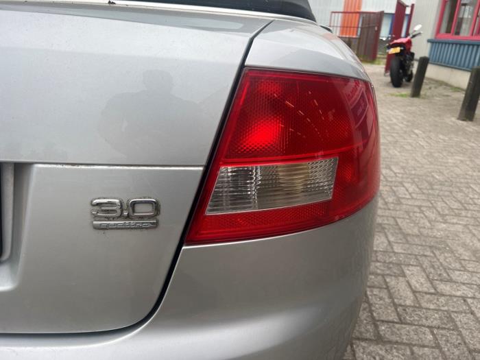 Audi A4 Cabriolet 3.0 V6 30V Schadevoertuig (2004, Grijs)
