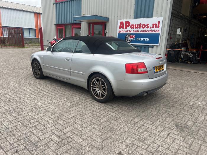 Audi A4 Cabriolet 3.0 V6 30V Schadevoertuig (2004, Grijs)
