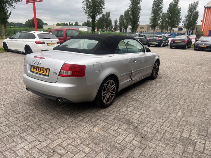 Audi A4 Cabriolet 3.0 V6 30V Schadevoertuig (2004, Grijs)