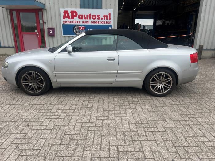Audi A4 Cabriolet 3.0 V6 30V Schadevoertuig (2004, Grijs)