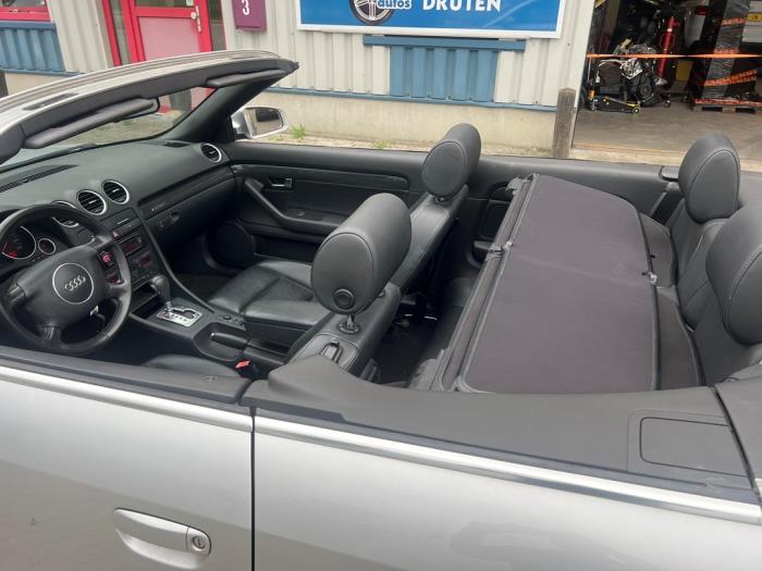 Audi A4 Cabriolet 3.0 V6 30V Schadevoertuig (2004, Grijs)