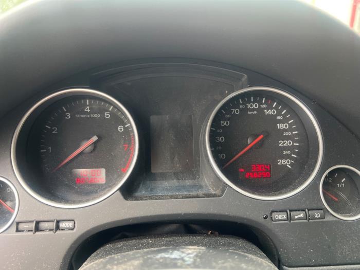 Audi A4 Cabriolet 3.0 V6 30V Schadevoertuig (2004, Grijs)