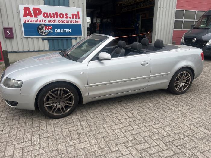 Audi A4 Cabriolet 3.0 V6 30V Schadevoertuig (2004, Grijs)
