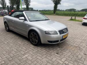 Audi A4 Cabriolet 3.0 V6 30V Schadevoertuig (2004, Grijs)