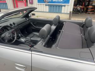 Audi A4 Cabriolet 3.0 V6 30V Schadevoertuig (2004, Grijs)
