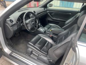 Audi A4 Cabriolet 3.0 V6 30V Schadevoertuig (2004, Grijs)