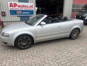 Audi A4 Cabriolet 3.0 V6 30V Schadevoertuig (2004, Grijs)