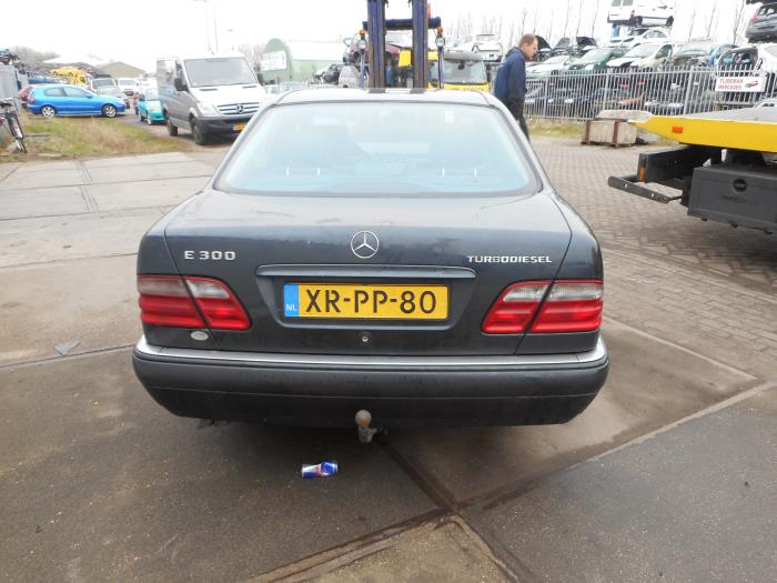 Mercedes E 3.0 E-300D Turbo 24V Sloopvoertuig (1999, Zwart)