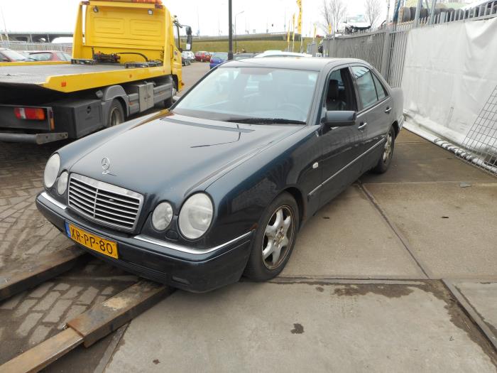 Mercedes E 3.0 E-300D Turbo 24V Sloopvoertuig (1999, Zwart)