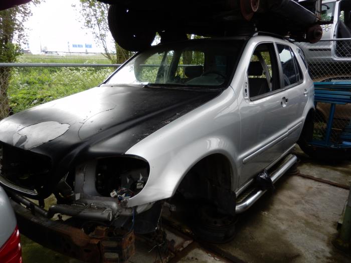 Mercedes ML I 320 3.2 V6 18V Aut.Kat. Sloopvoertuig (1999, Zilver)