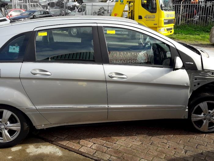 Mercedes B 1.5 B-160 16V Sloopvoertuig (2010, Zilvergrijs)