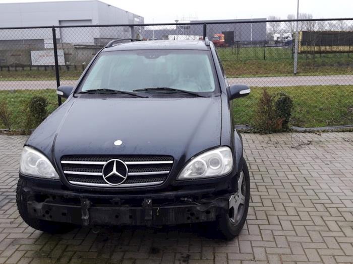 Mercedes ML I 400 4.0 CDI V8 32V Sloopvoertuig (2003, Blauw)