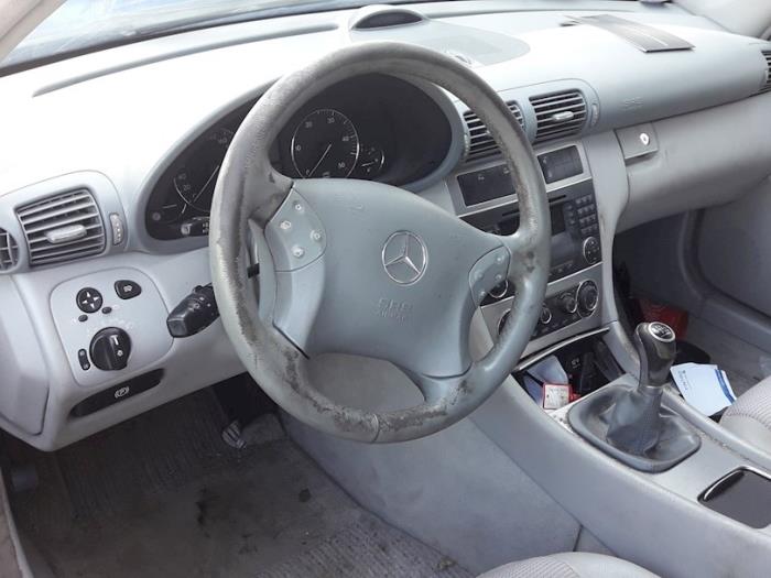 Mercedes C Combi 2.2 C-220 CDI 16V Sloopvoertuig (2005, Metallic, Blauw, Groen)