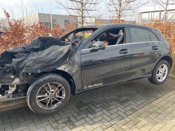Mercedes A 1.5 A-180d Sloopvoertuig (2020, Zwart)