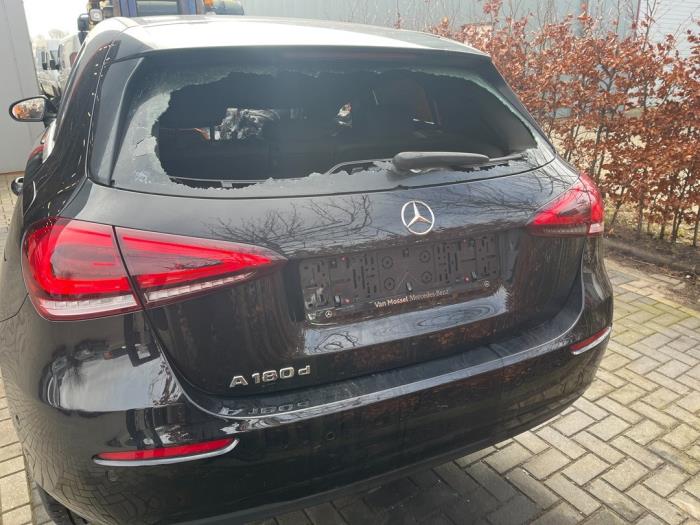 Mercedes A 1.5 A-180d Sloopvoertuig (2020, Zwart)