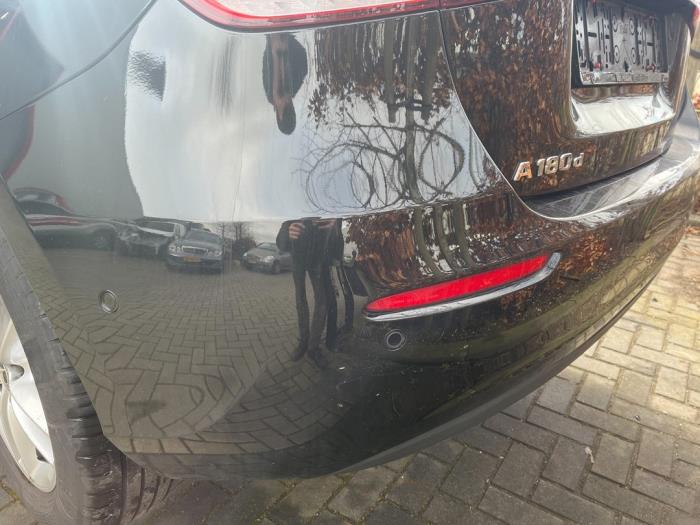 Mercedes A 1.5 A-180d Sloopvoertuig (2020, Zwart)