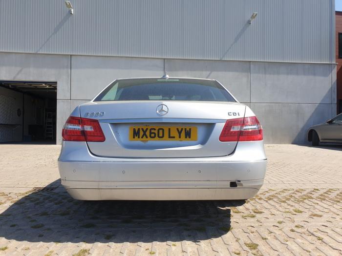 Mercedes E E-220 CDI 16V BlueEfficiency,BlueTEC Sloopvoertuig (2010, Zilvergrijs)