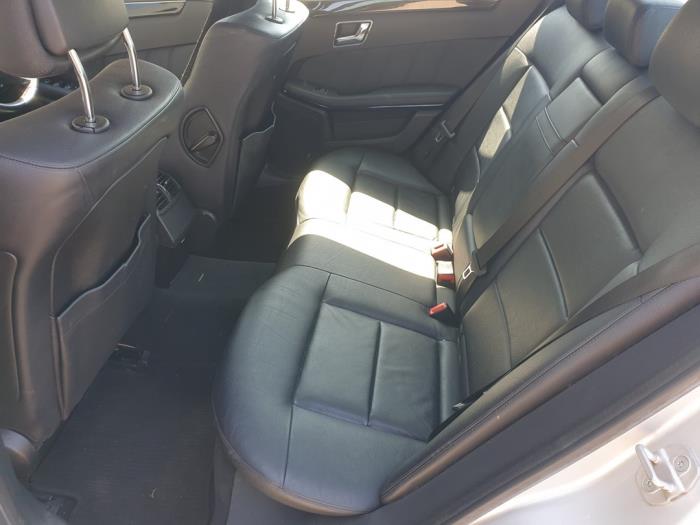 Mercedes E E-220 CDI 16V BlueEfficiency,BlueTEC Sloopvoertuig (2010, Zilvergrijs)