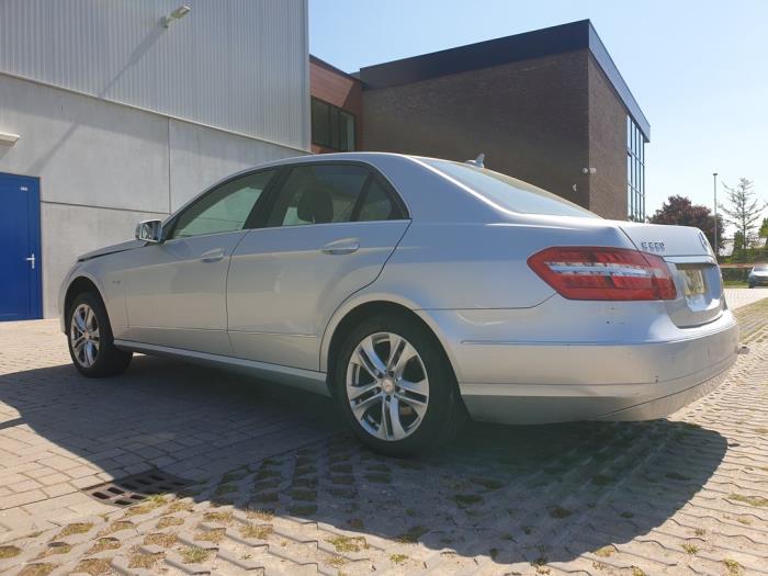 Mercedes E E-220 CDI 16V BlueEfficiency,BlueTEC Sloopvoertuig (2010, Zilvergrijs)