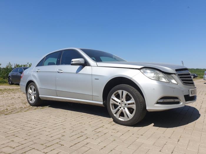 Mercedes E E-220 CDI 16V BlueEfficiency,BlueTEC Sloopvoertuig (2010, Zilvergrijs)