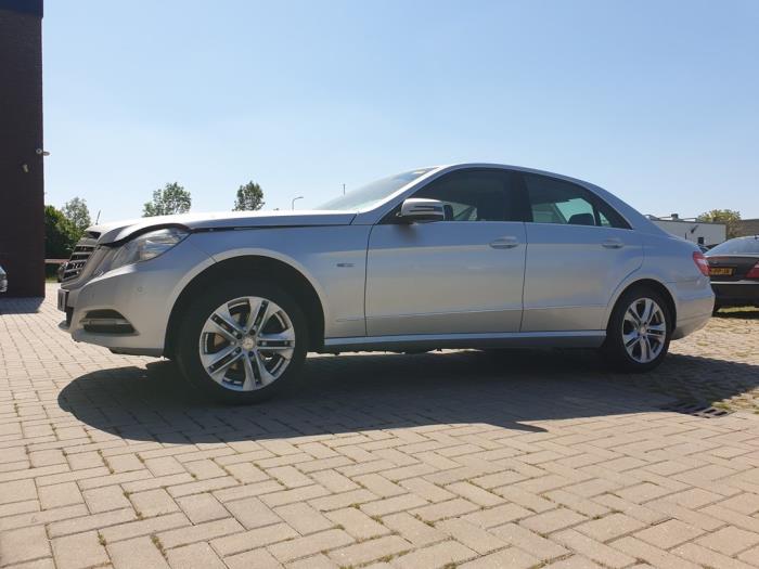 Mercedes E E-220 CDI 16V BlueEfficiency,BlueTEC Sloopvoertuig (2010, Zilvergrijs)