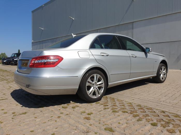 Mercedes E E-220 CDI 16V BlueEfficiency,BlueTEC Sloopvoertuig (2010, Zilvergrijs)