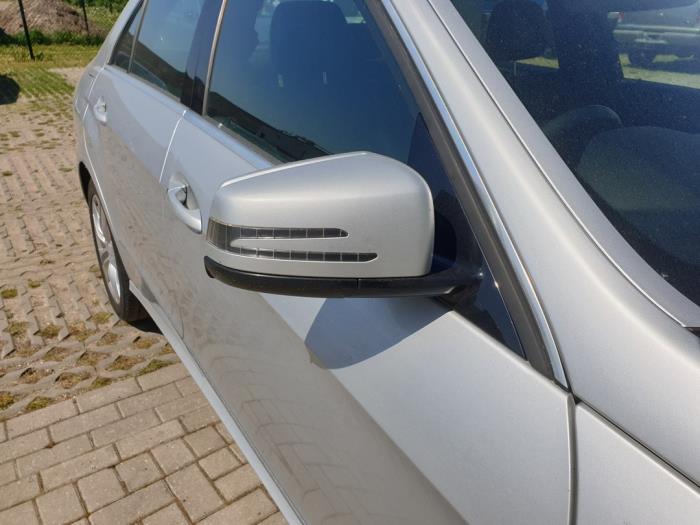 Mercedes E E-220 CDI 16V BlueEfficiency,BlueTEC Sloopvoertuig (2010, Zilvergrijs)