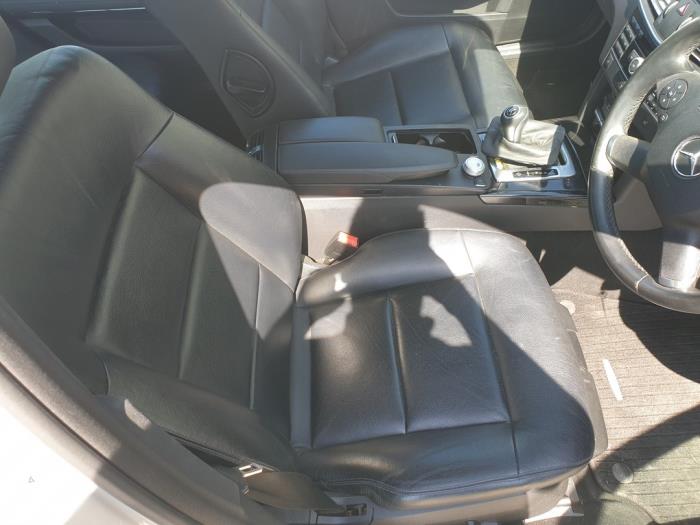 Mercedes E E-220 CDI 16V BlueEfficiency,BlueTEC Sloopvoertuig (2010, Zilvergrijs)