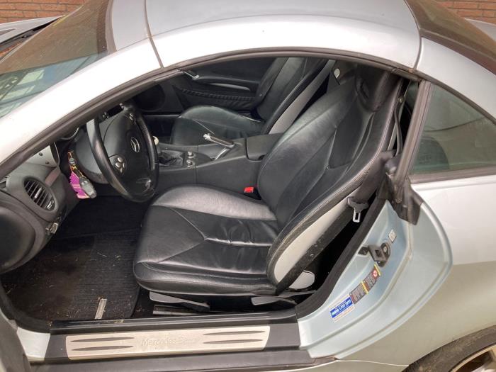 Mercedes SLK 3.5 350 V6 24V Sloopvoertuig (2005, Metallic, Grijs)