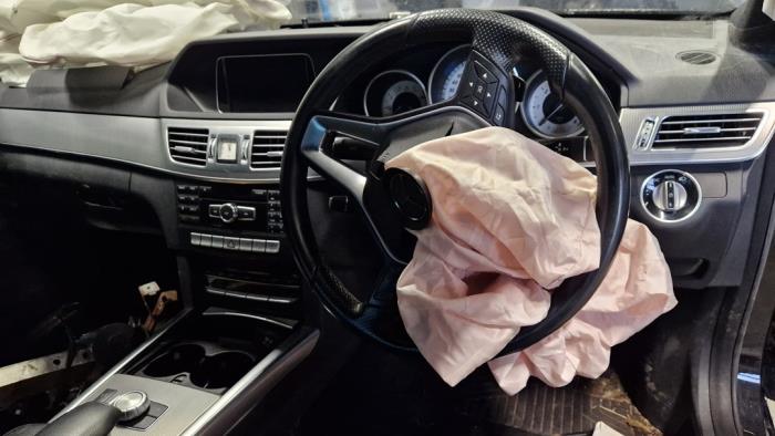 Mercedes E E-220 CDI 16V BlueEfficiency Sloopvoertuig (2014, Metallic, Zwart)