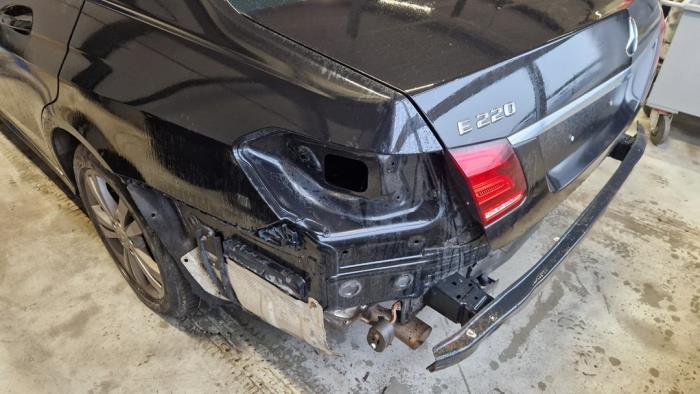 Mercedes E E-220 CDI 16V BlueEfficiency Sloopvoertuig (2014, Metallic, Zwart)