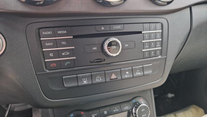 Mercedes B Electric Drive Sloopvoertuig (2017, Metallic, Zwart)