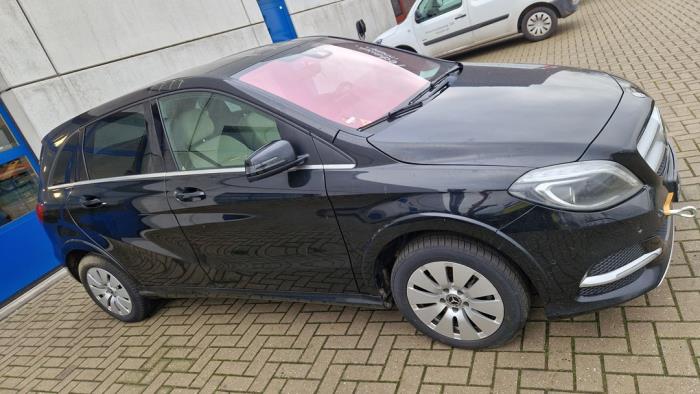 Mercedes B Electric Drive Sloopvoertuig (2017, Metallic, Zwart)