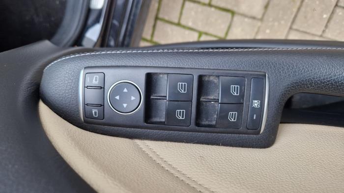 Mercedes B Electric Drive Sloopvoertuig (2017, Metallic, Zwart)